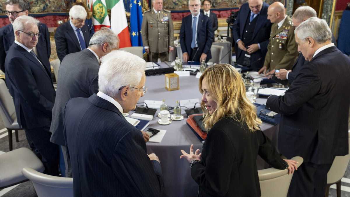Immagine di Mattarella: "Sostegno pieno a Kyiv". Meloni pronta ad altri aiuti e a usare gli asset russi. Il "fantasma" Salvini