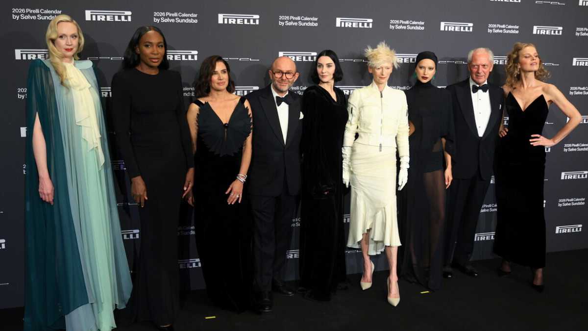 Immagine di Donne mature per quattro stagioni, è il nuovo Calendario Pirelli