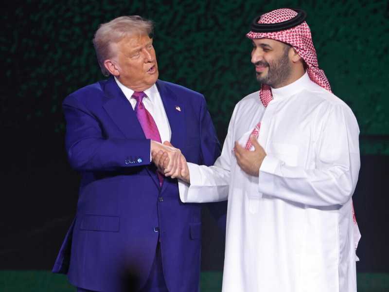Donald Trump con Mohammed bin Salman (foto Epa, via Ansa)