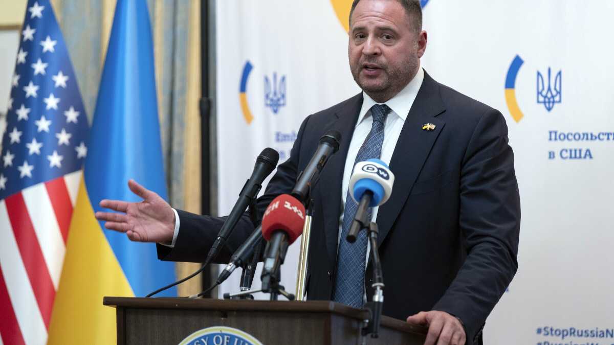 Immagine di Sulla corruzione, a Zelensky si chiede un licenziamento esemplare: l’ubiquo Yermak