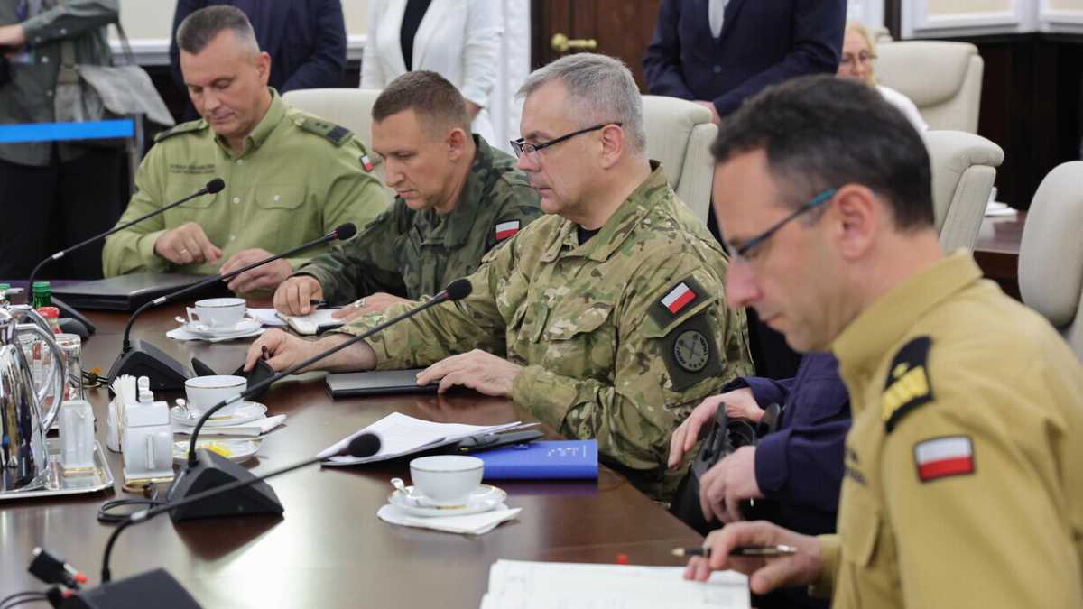 Immagine di Il capo dell’esercito polacco commenta i sabotaggi: siamo in stato di preguerra