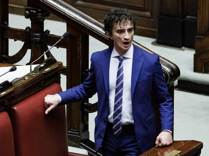 Storia politica, familiare di Galeazzo Bignami, il più duro dei duri di Giorgia Meloni