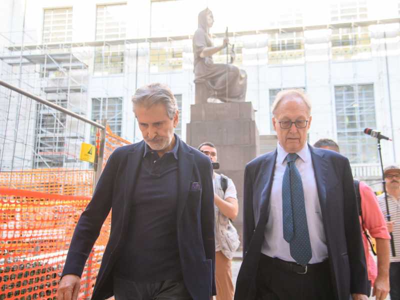 L'ex assessore Giancarlo Tancredi accompagnato dall’avvocato per l’udienza al tribunale del riesame per il caso urbanistica (foto Claudio Furlan/Lapresse) <br />