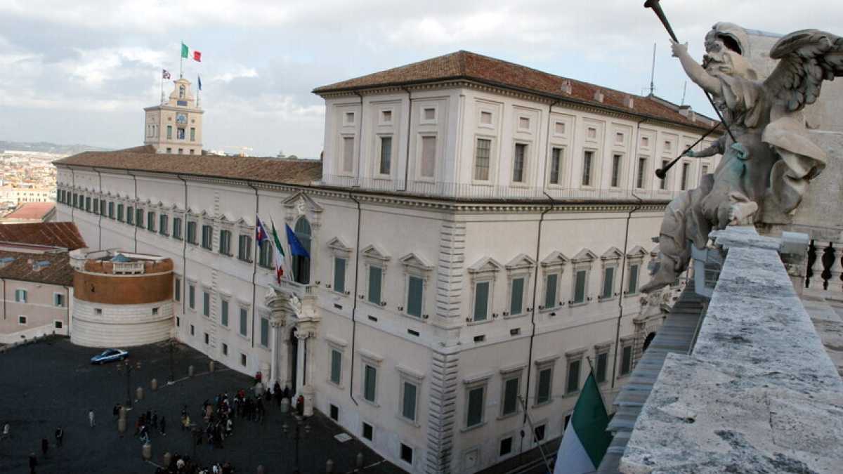 Immagine di Il Quirinale non rischia a palazzo, ma nei salotti satolli di vino e lasagnette