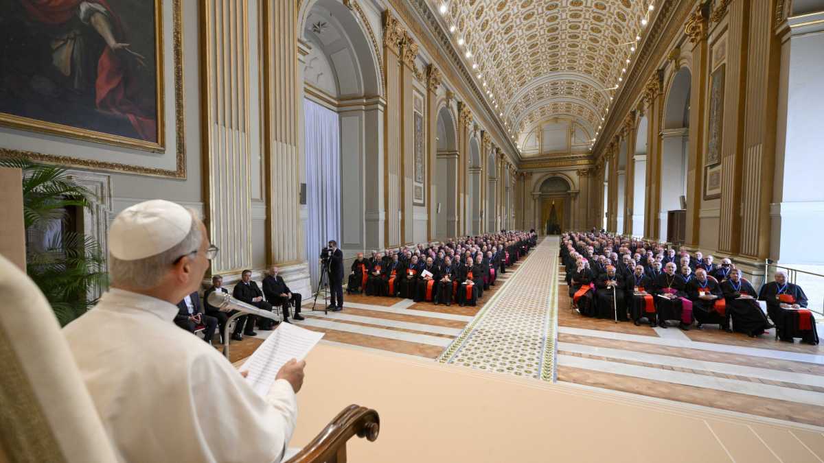 Immagine di Il Papa fa il primate e va alla Cei