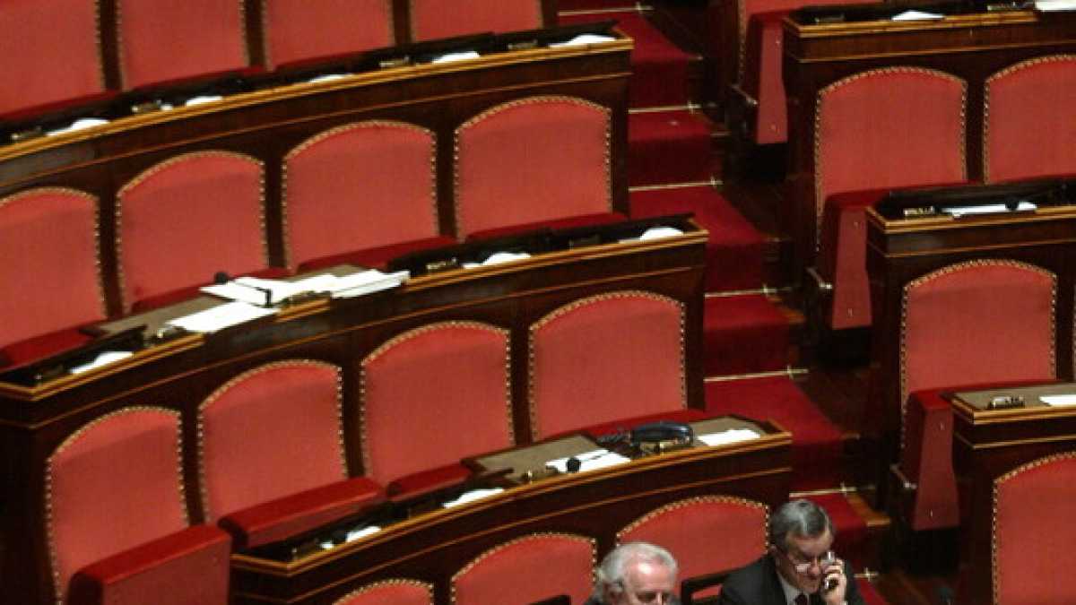 Immagine di A tanti astenuti tante sedie vuote in Parlamento. Una modesta proposta