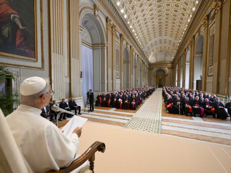 Il Papa fa il primate e va alla Cei