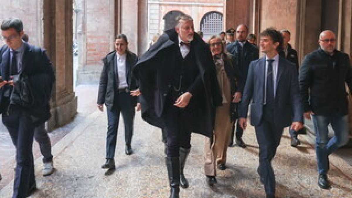 Immagine di Si dimette il portavoce di Giuli: comunicati a favore di Cirielli sul sito del ministero