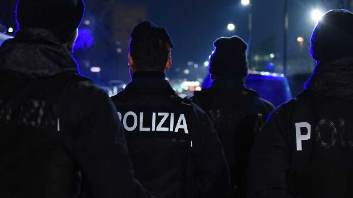 Immagine di “A noi donne basta uno sguardo”. Al nostro orizzonte civile e a certi politici, no