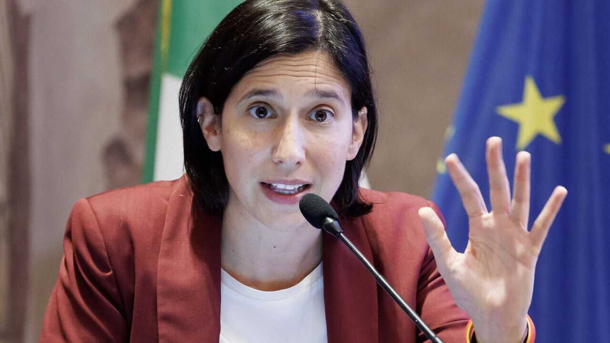 Immagine di Schlein e la ghigliottina: la deroga dei tre mandati è il vero spavento dei Pd