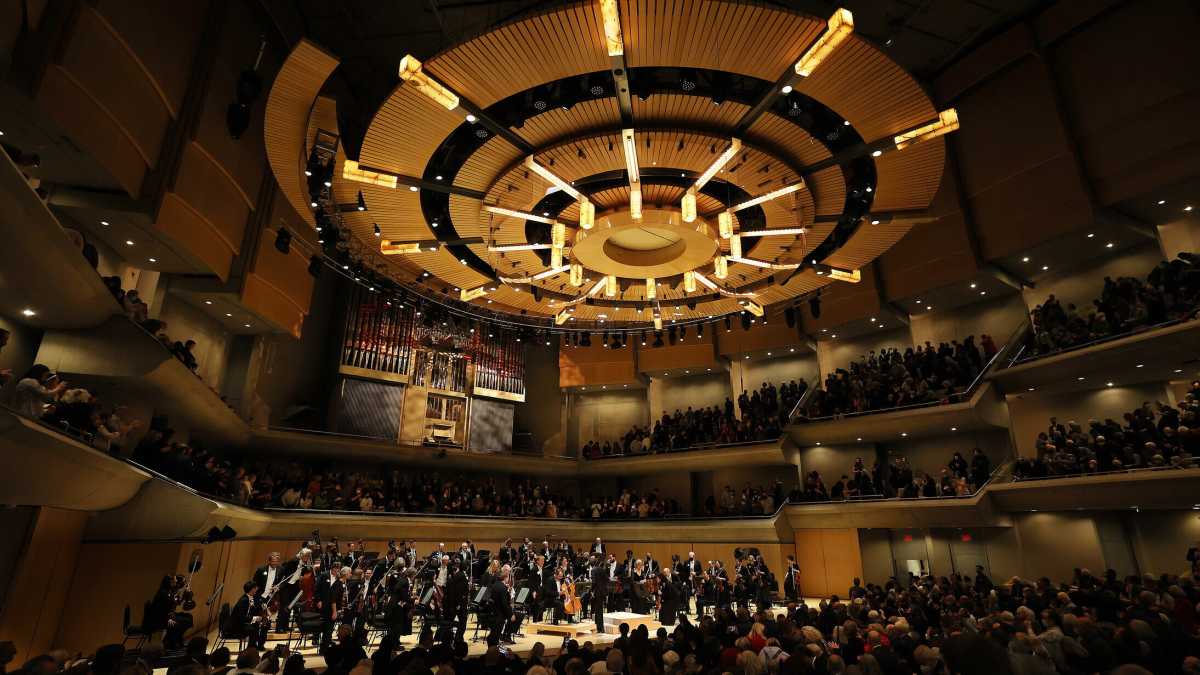 Immagine di Ossessioni musicali: comprarsi per una sera un’orchestra per dirigere la Seconda sinfonia di Mahler