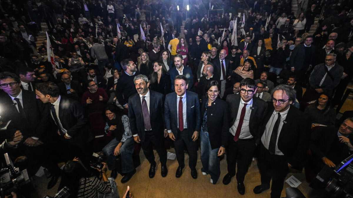 Immagine di Chi è Roberto Fico, il grillino che ha compiuto una metamorfosi archiviando De Luca in Campania