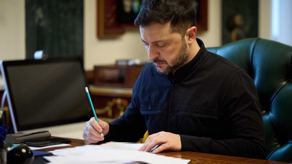 Immagine di Una questione di facce e parole, e chissenefrega di un cesso d’oro
