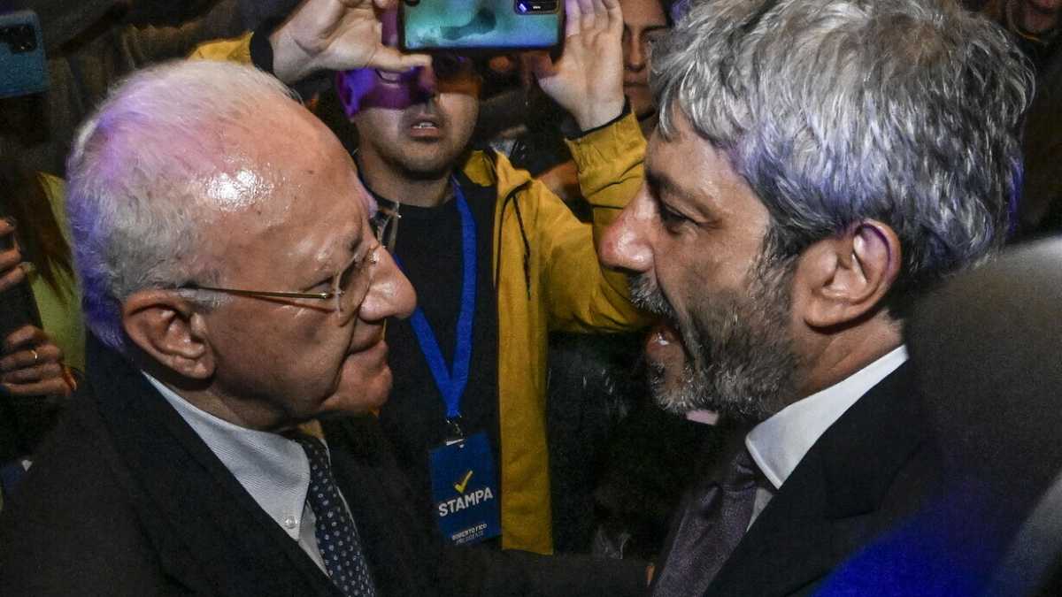 Immagine di Una sinistra desiderosa di vittoria, De Luca più che sacrificarlo dovrebbe premiarlo