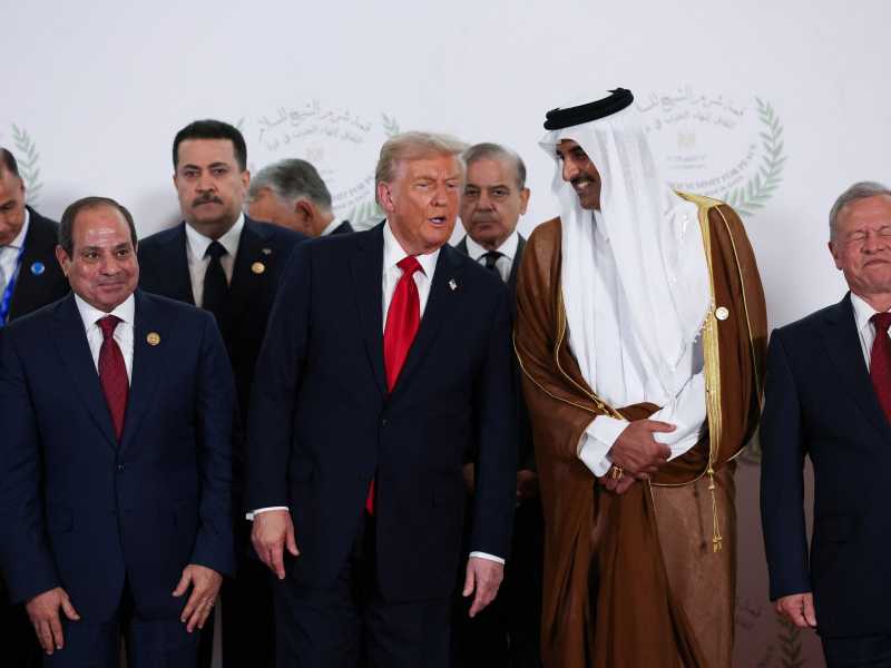 Sisi, Trump, al Thani e re Abdallah a Sharm el Sheikh (foto Getty)