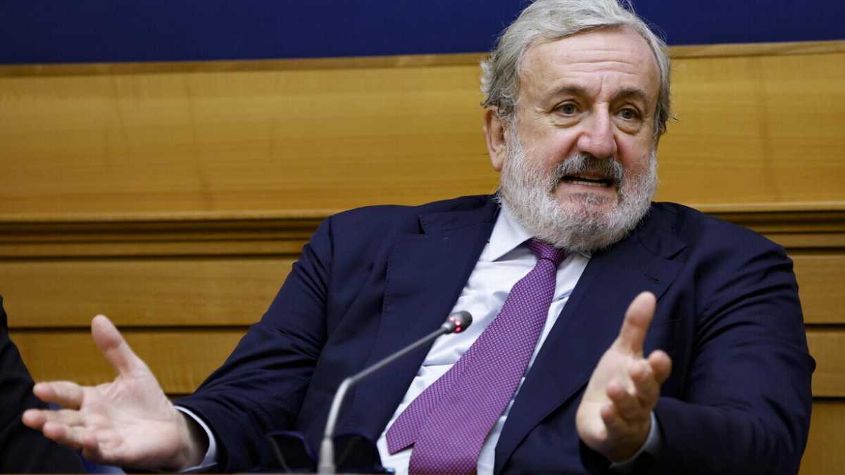 Immagine di Emiliano, il pm. L'ex presidente della Puglia vuole tornare magistrato dopo 20 anni di politica