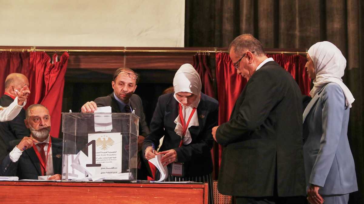 Immagine di Manifestazioni pacifiche pro e contro il governo. Mai visto nulla di simile in Siria