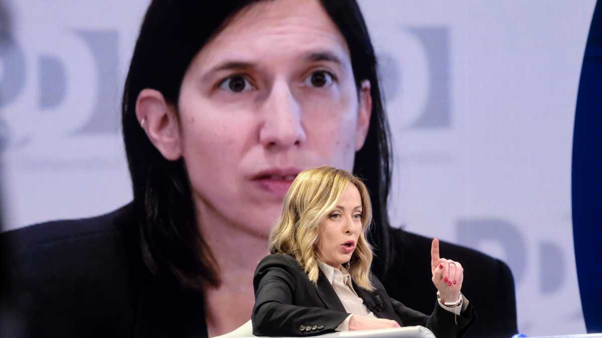 Immagine di Meloni ribalta il tavolo e sfida sia Conte sia Schlein per spaccare il campo largo