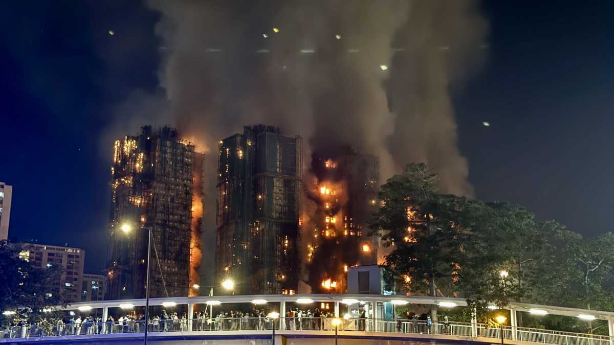 Immagine di Hong Kong brucia, Taiwan si prepara