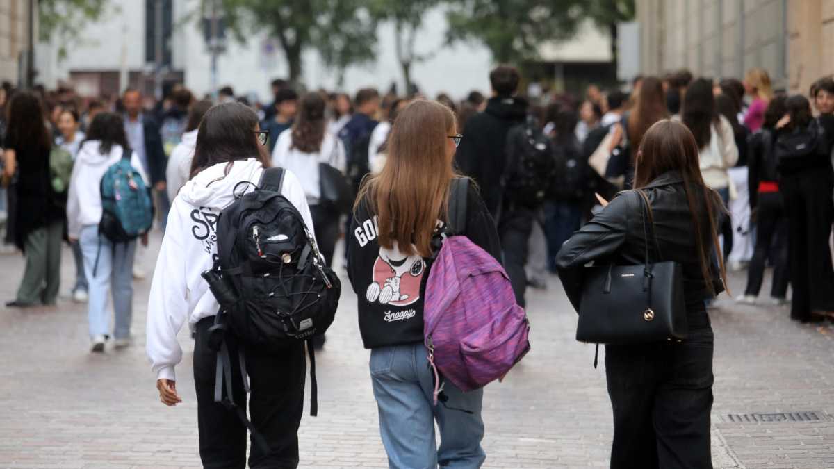 Immagine di Adolescenti interrotti. Intercettare il disagio con una domanda: come stai?