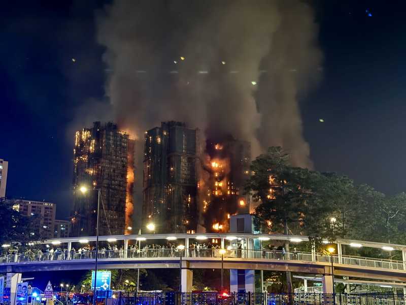 Hong Kong brucia, Taiwan si prepara