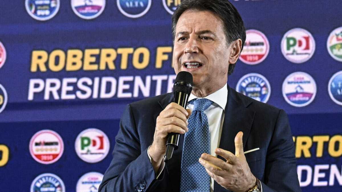 Immagine di I dribbling di Conte, tra consenso e campo largo. Il rilancio su Atreju: "Meloni si confronti con me"