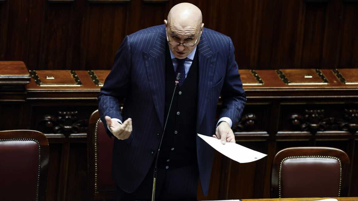 Immagine di Meno propaganda politica, più colonnelli. Evviva i militari in Parlamento