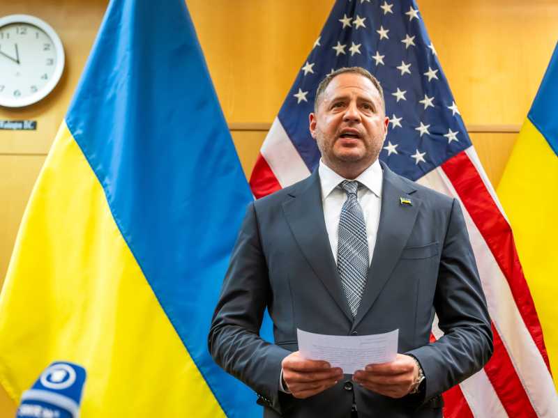 Zelensky perde il suo negoziatore e braccio destro Yermak