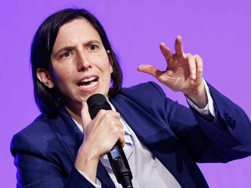 Schlein accelera: all'assemblea Pd pensa all'incoronazione come candidata premier. L'insidia è lo statuto