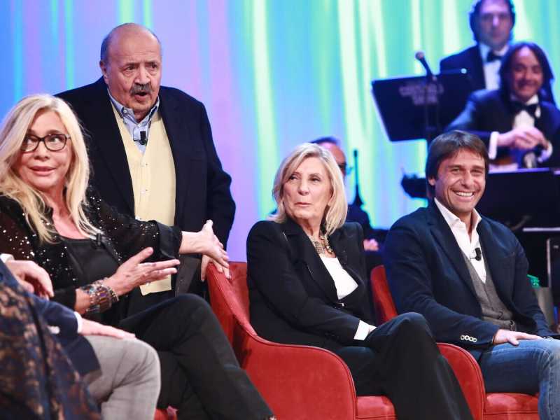 Fatma Ruffini tra Antonio Conte e Mara Venier al Maurizio Costanzo Show (foto LaPresse)
