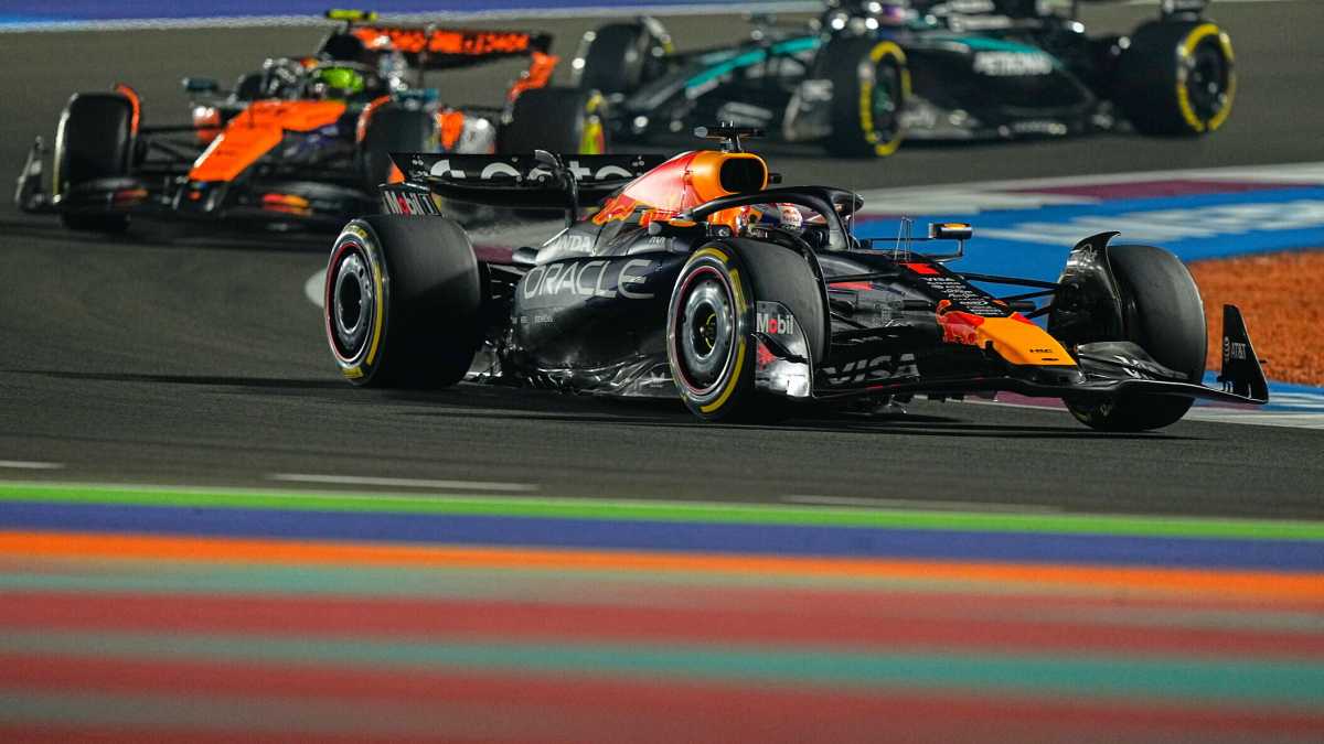 Immagine di Ferrari giù dal podio e McLaren indecisa: Mondiale aperto ad Abu Dhabi