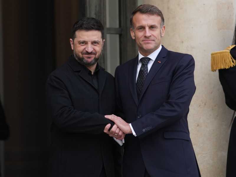Nessuna concessione senza Kyiv, nessuna trattativa senza i volenterosi. Zelensky vede Macron