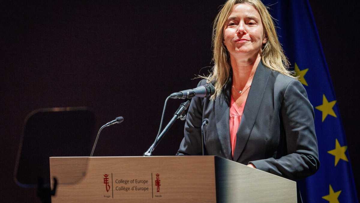 Immagine di Cosa sappiamo del fermo dell'ex ministra Federica Mogherini e dell'ex ambasciatore Sannino