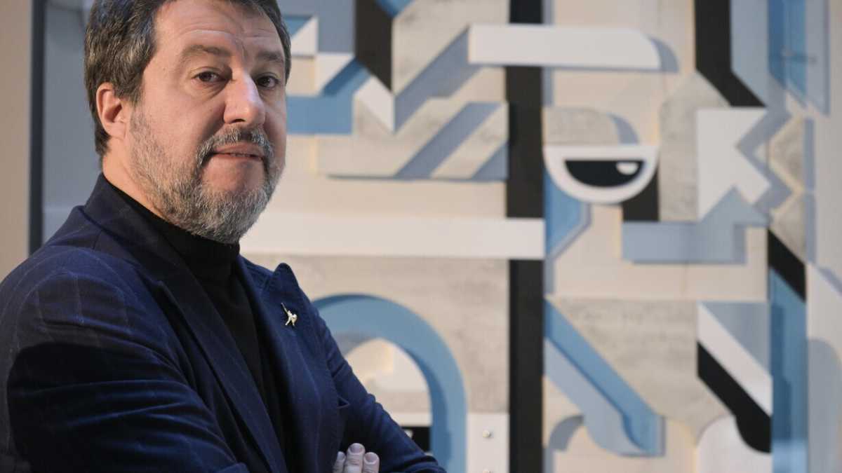 Immagine di Salvini: "Il Ponte si farà, lo vuole anche l'Ue". E si scontra con Boschi sul caro voli