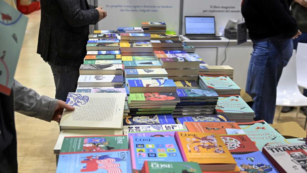 Immagine di Giù le mani dal libero lettore!