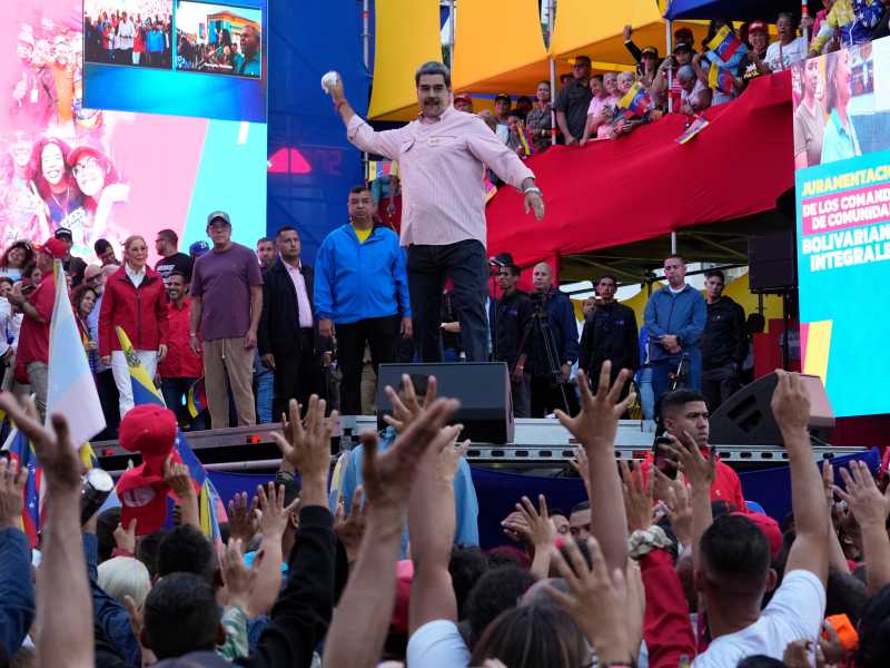 L'azione militare in Venezuela "inizierà molto presto", dice Trump. E avverte Colombia