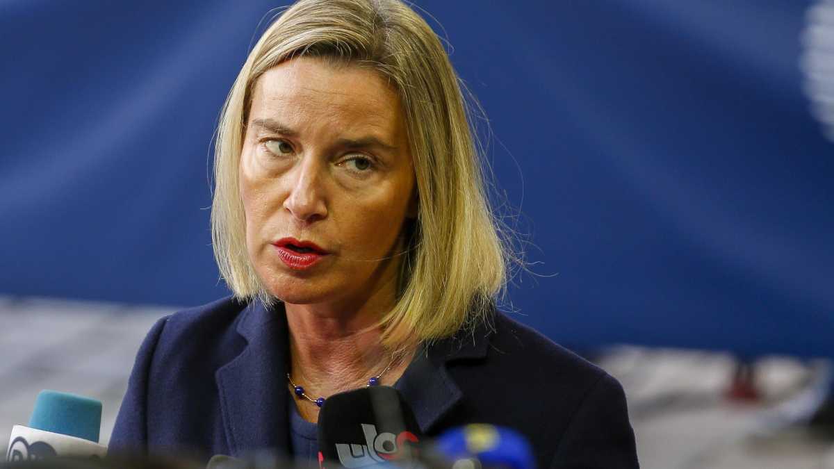 Immagine di Il garantismo a metà dei giornali di destra spiegato dal caso Mogherini