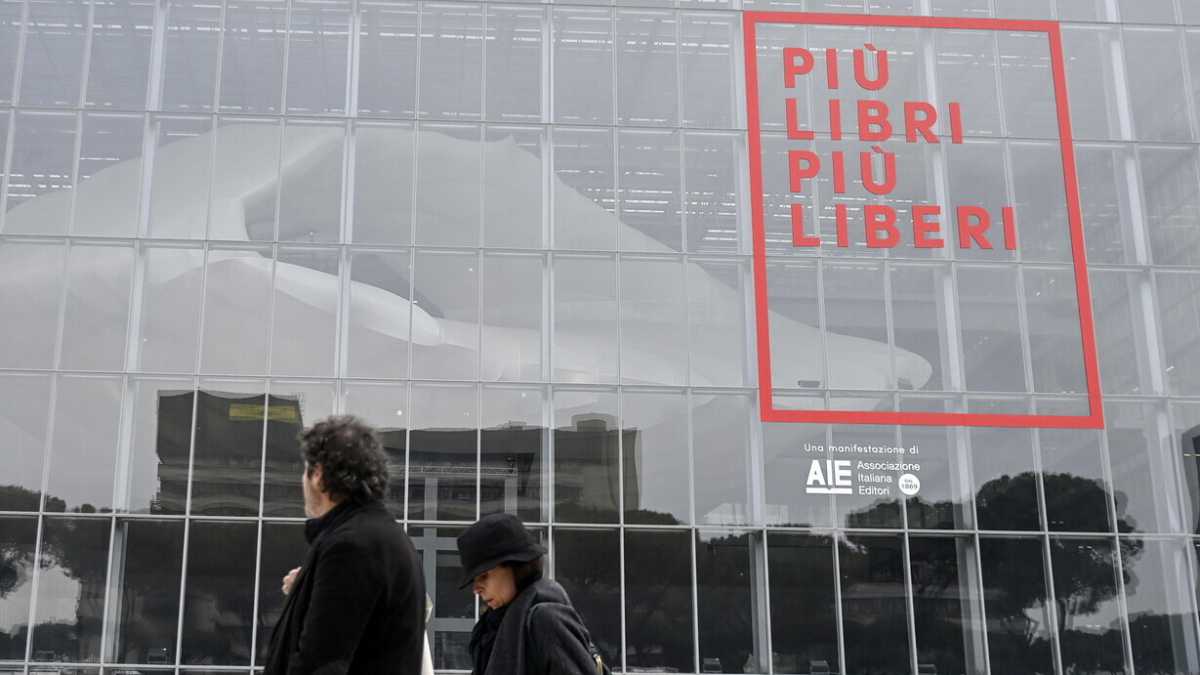 Immagine di Più Libri Più Liberi, dopo Caffo, gli editori fascisti. Zerocalcare contro Valerio. E pure l'assessore Smeriglio si sfila