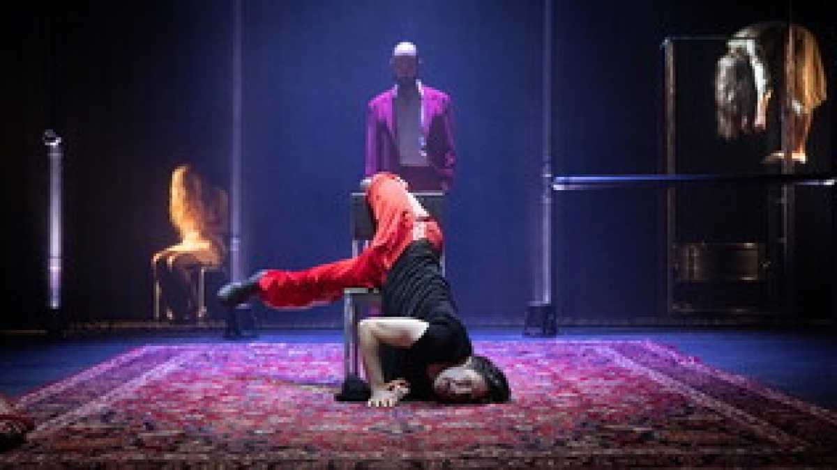 Immagine di Testori in slip e Raskolnikov in tuta, e poi la Zanzara: tutti a teatro