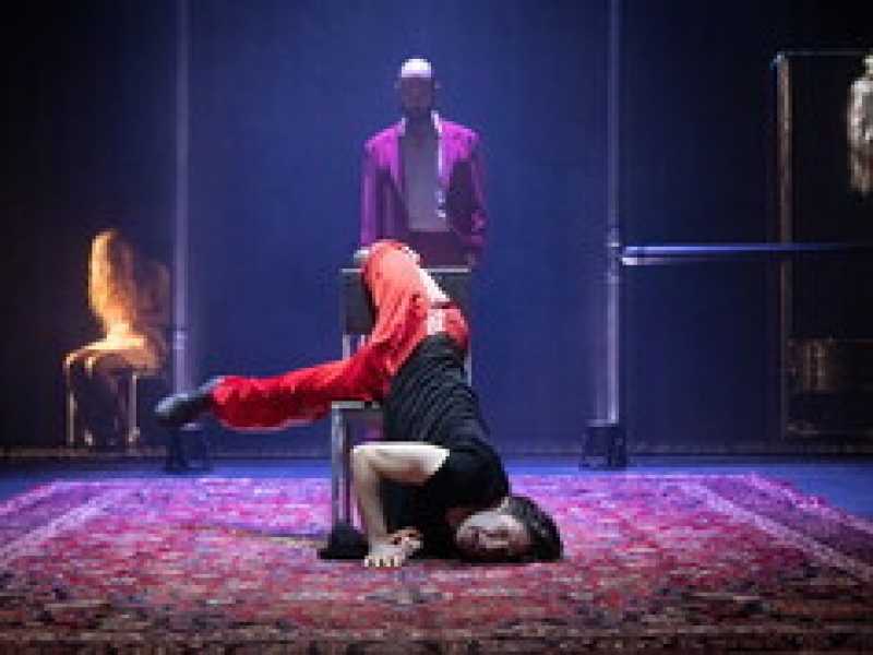 Testori in slip e Raskolnikov in tuta, e poi la Zanzara: tutti a teatro
