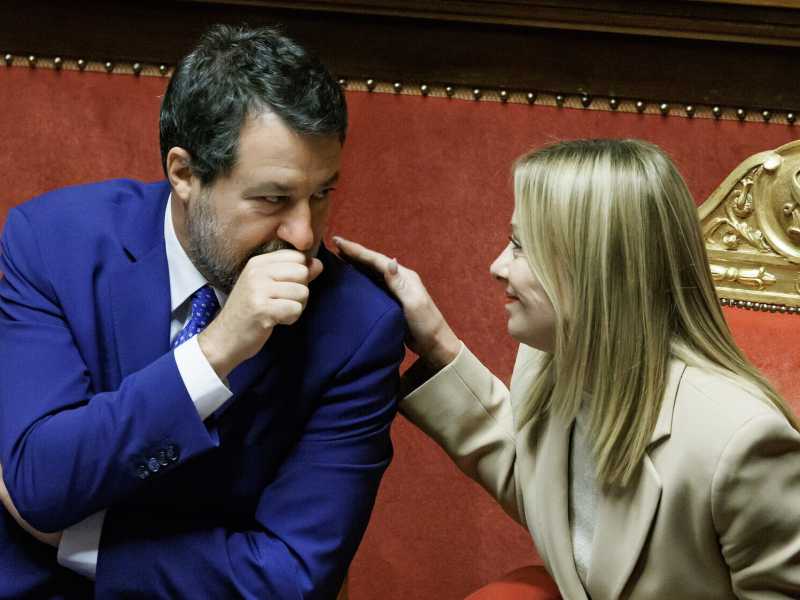 Casa Meloni: Salvini "offeso" da Giorgetti e Meloni sul Piano Casa usa Kyiv come diversivo. La Russa "avvisa" Mattarella