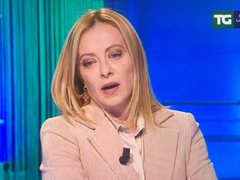Meloni: "Non vedo incrinarsi i rapporti con gli Usa ma l'Europa deve sapersi difendere da sola"