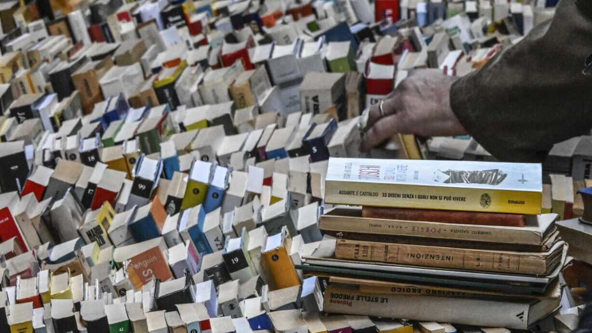 Immagine di Le pubblicità dei libri talmente gonfie di apologetica da trattare il lettore come un imbecille