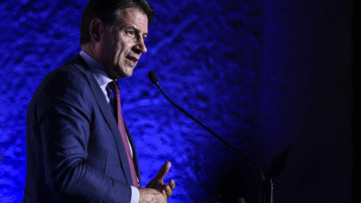 Immagine di Conte rimette la kefiah e punta sulla Palestina. L’idea di un tour M5s