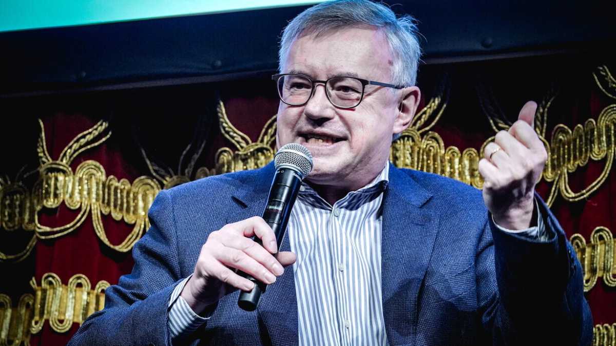 Immagine di Il cortocircuito Barbero. Contro i testi della casa editrice neofascista ma a favore del dialogo su Putin