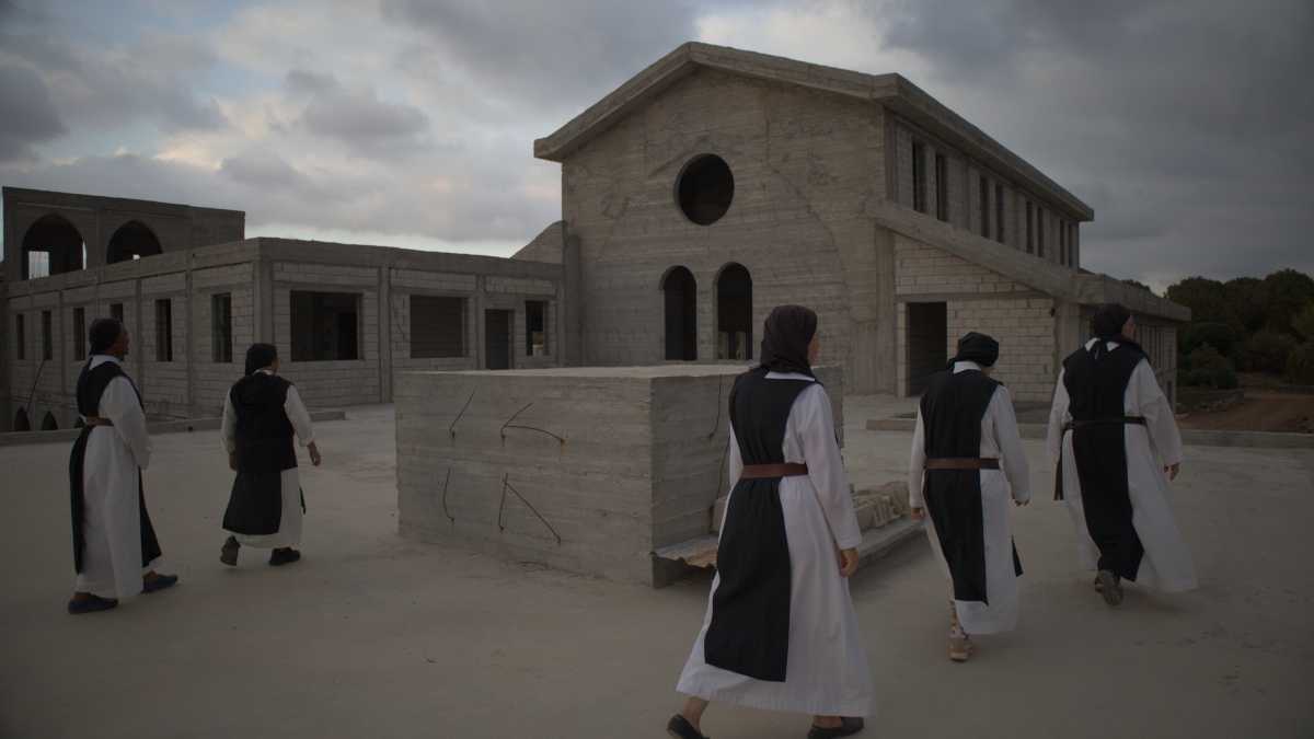 Immagine di Le suore che costruiscono una chiesa in Siria tra gli spari