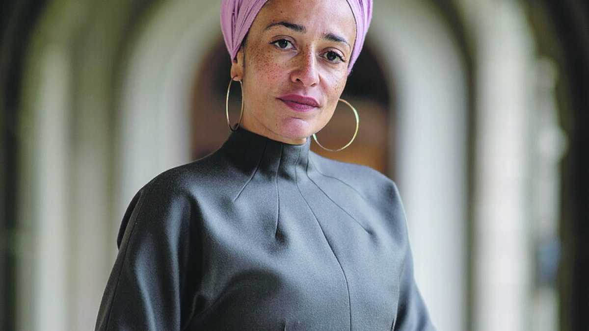 Immagine di Sotto il ciliegio in fiore di Zadie Smith