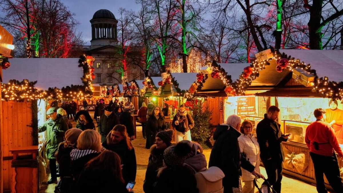 Immagine di Decorazioni e misure antiterrorismo. In Germania ripartono i mercatini di Natale