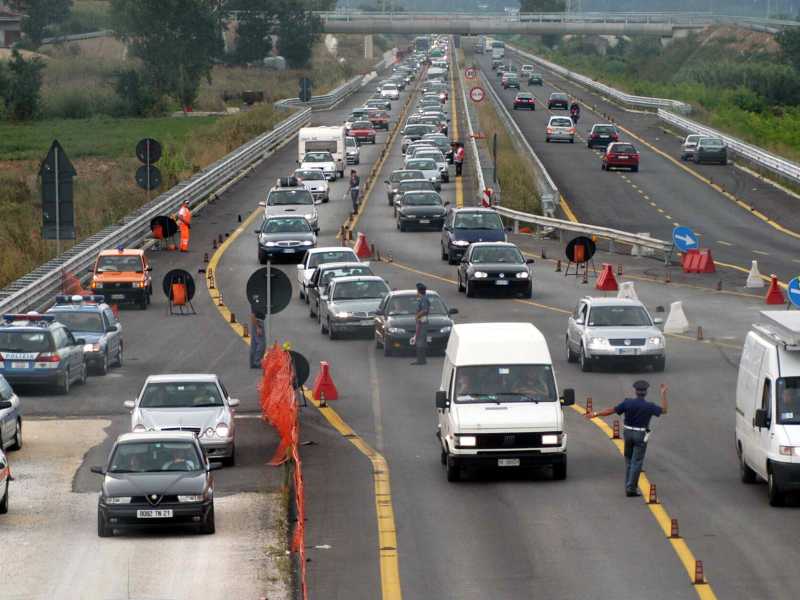 La sinistra progressista che non vede il progresso neanche nelle autostrade