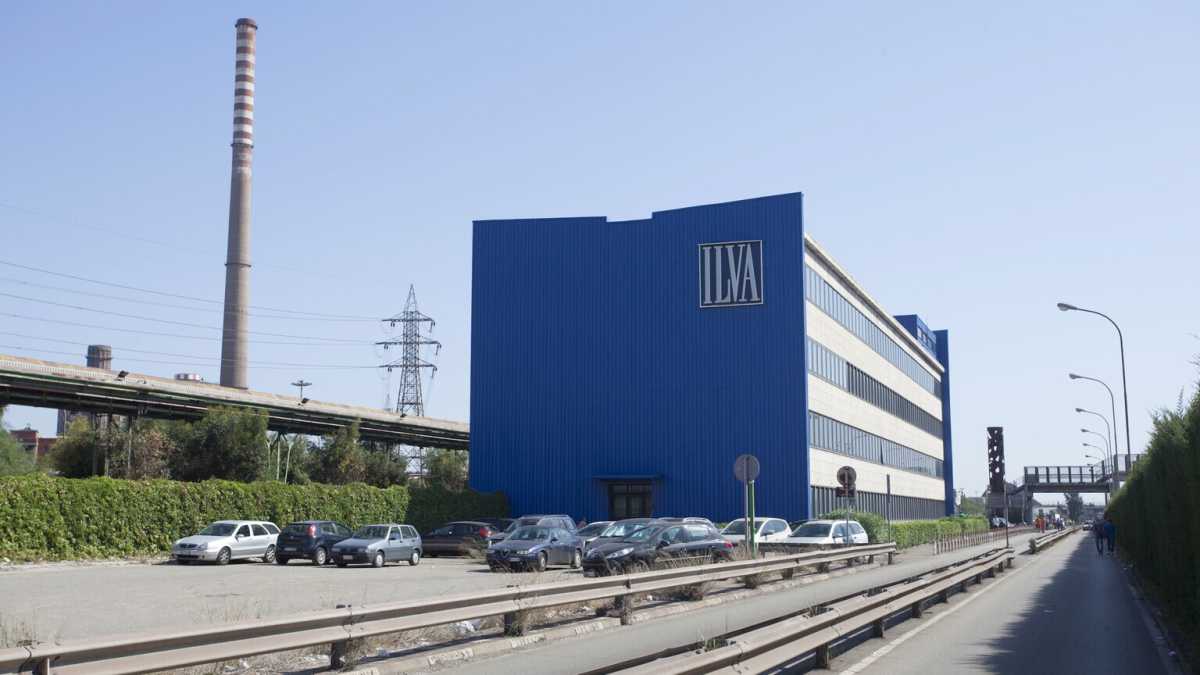 Immagine di Ilva va a fondo. Ma Urso ripete: “L’abbiamo salvata”